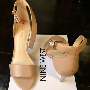 Size 7 Nine West shoes. Semi brand new.